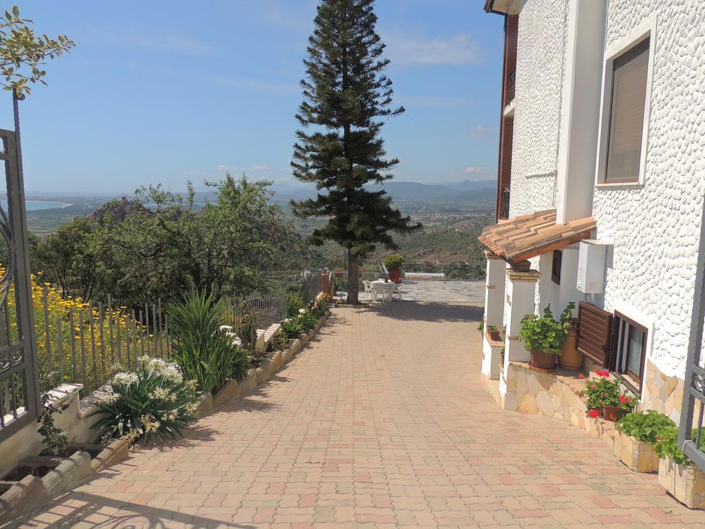 Appartamento Mariolu 3 Санта-Марія-Наваррезе Екстер'єр фото