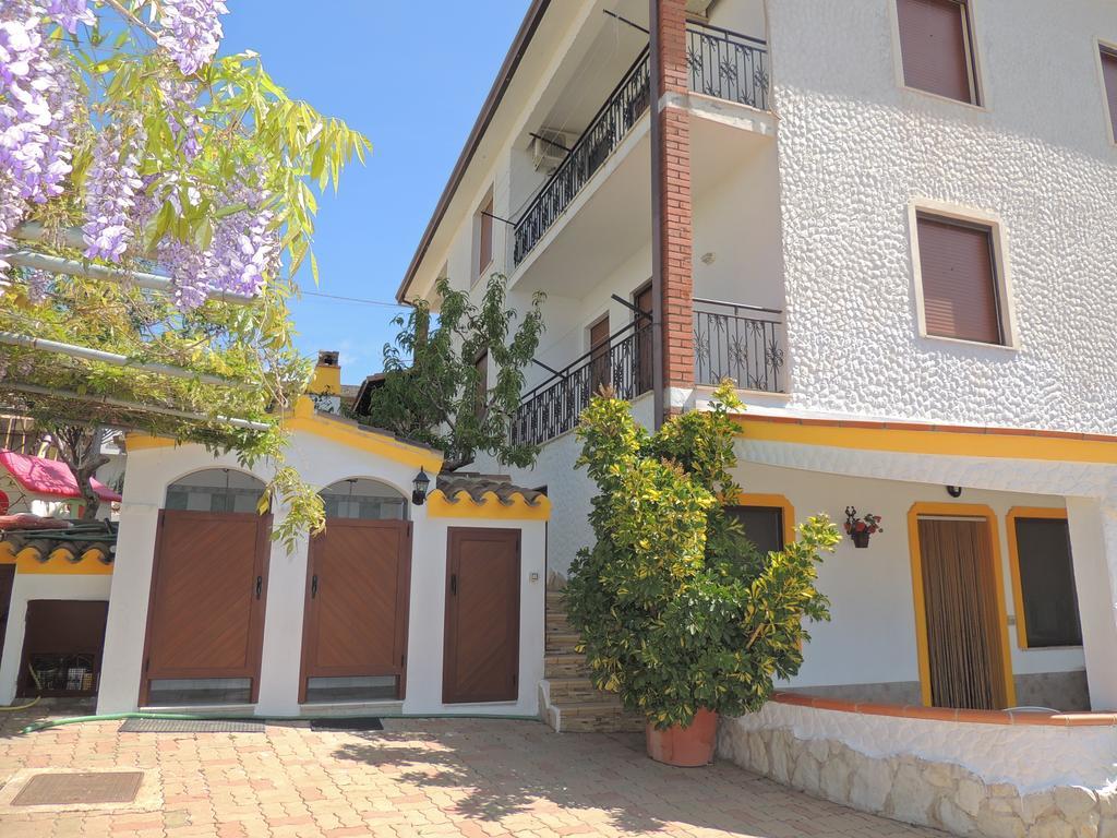Appartamento Mariolu 3 Санта-Марія-Наваррезе Екстер'єр фото