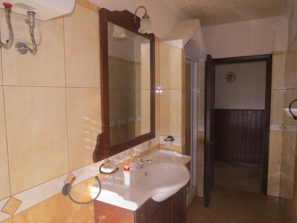 Appartamento Mariolu 3 Санта-Марія-Наваррезе Екстер'єр фото