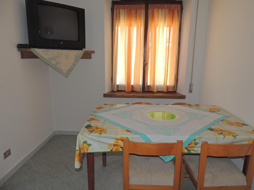 Appartamento Mariolu 3 Санта-Марія-Наваррезе Екстер'єр фото